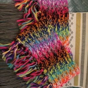 New infinity scarf with fringe